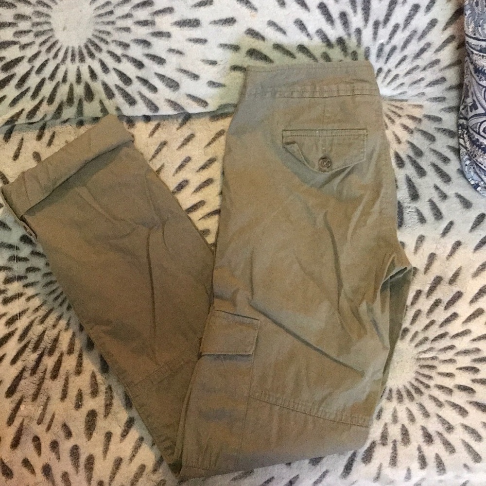 Women’s Cargo pants 💰🔨